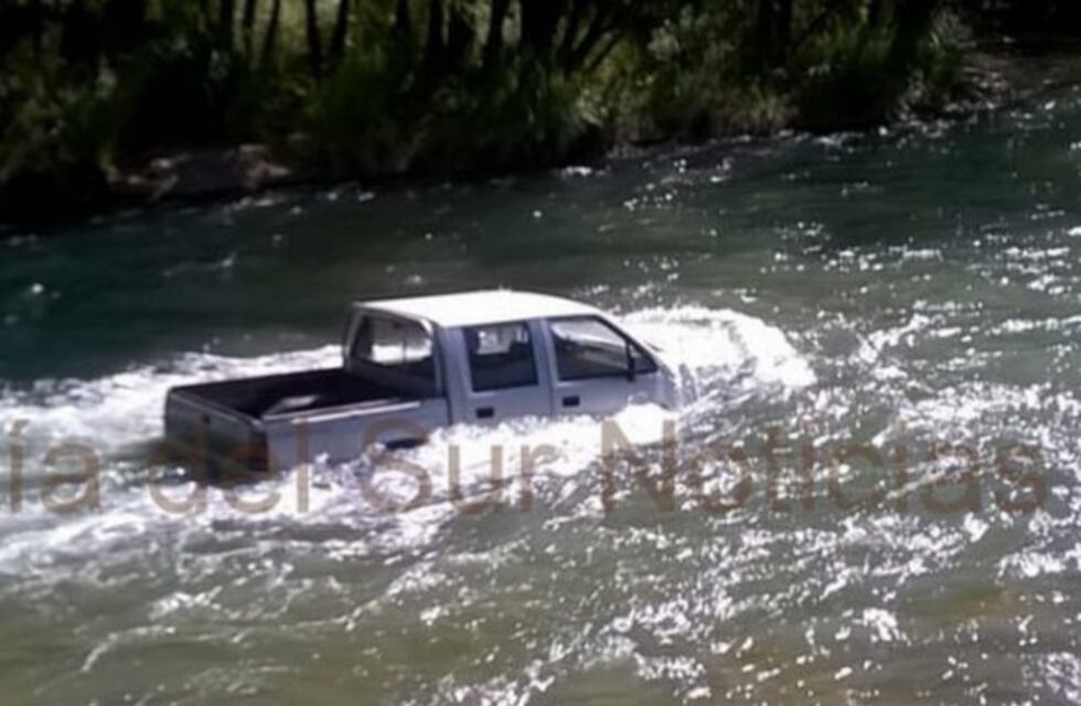 No le puso el freno de mano y su camioneta cayó al río Atuel