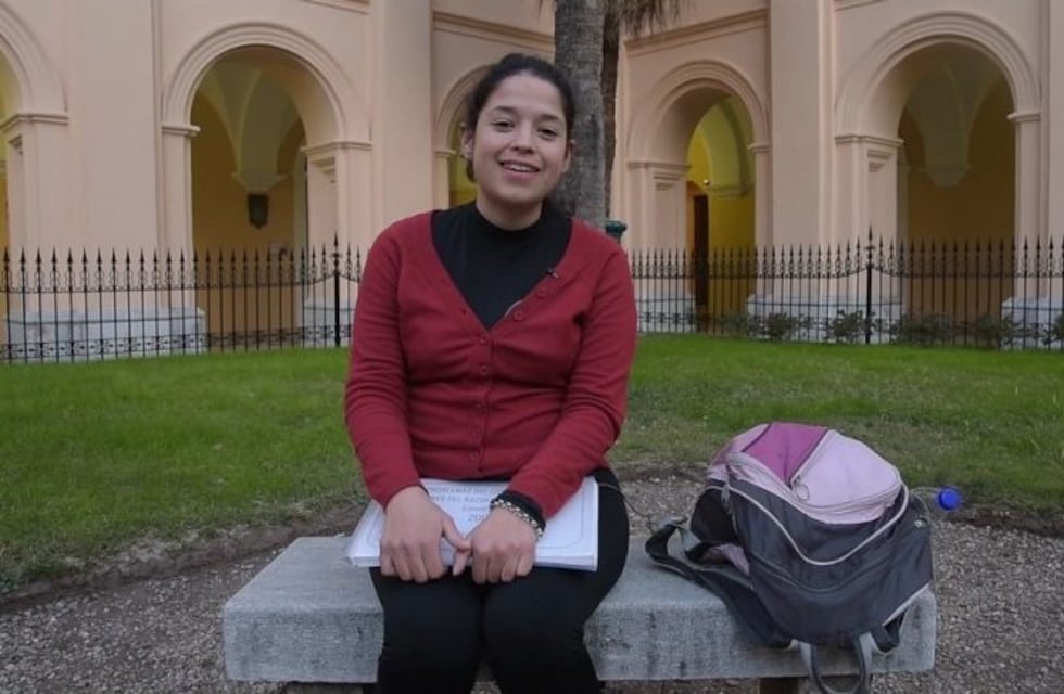 Vivía debajo del puente Maipú pero nunca dejó de estudiar: hoy cursa Abogacía