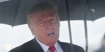 US President Donald Trump arrives at Andrews Air Force Base, Maryland after speaking at  Suffolk Community College on July 28, 2017\u002E / AFP PHOTO / Nicholas Kamm