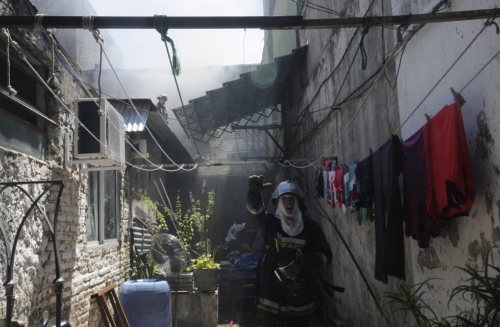 Las víctimas del incendio en La Boca murieron abrazadas junto a una ventana con rejas