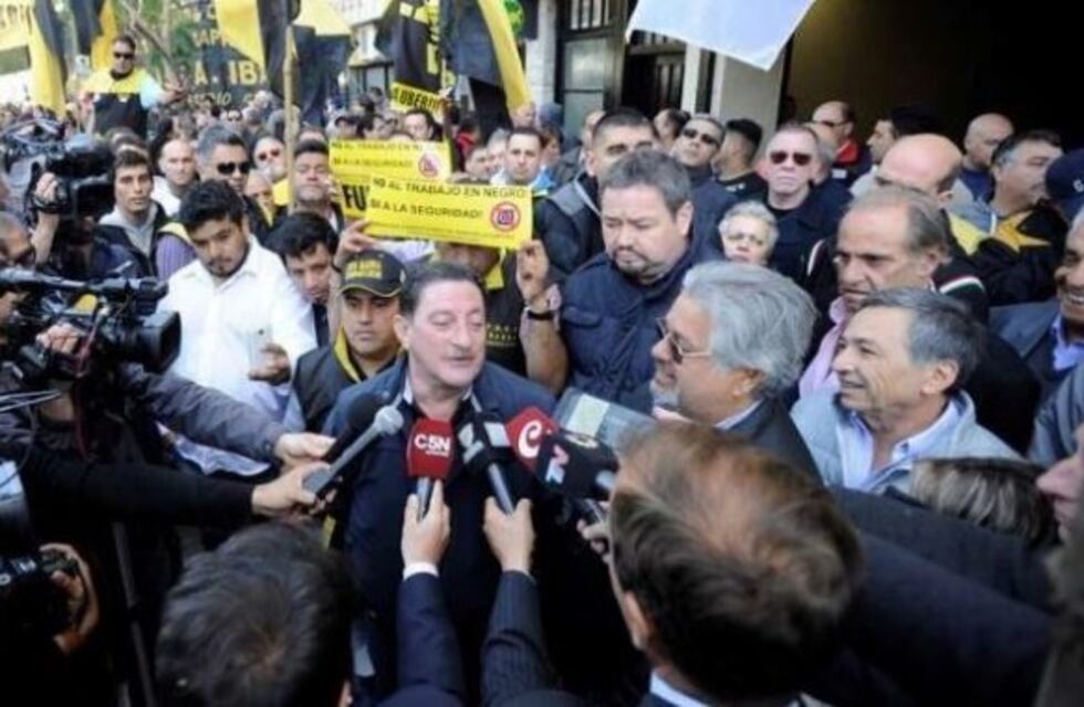 Viviani fue denunciado por amenazas tras pedir que den vuelta los taxis que no adhieran al paro