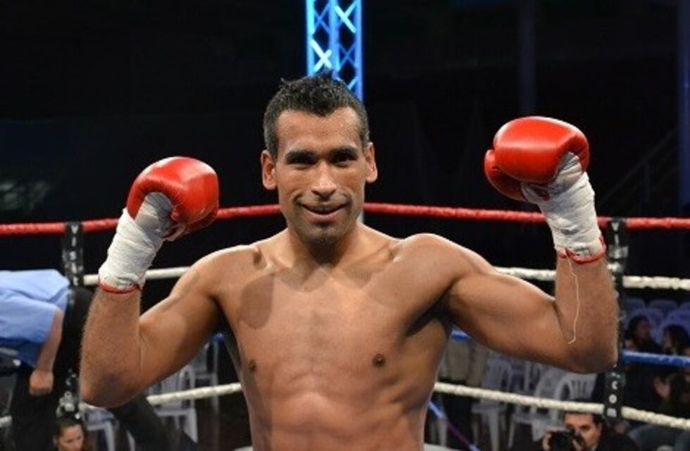 Jonhy Barros ya está en México para el combate ante Berchelt