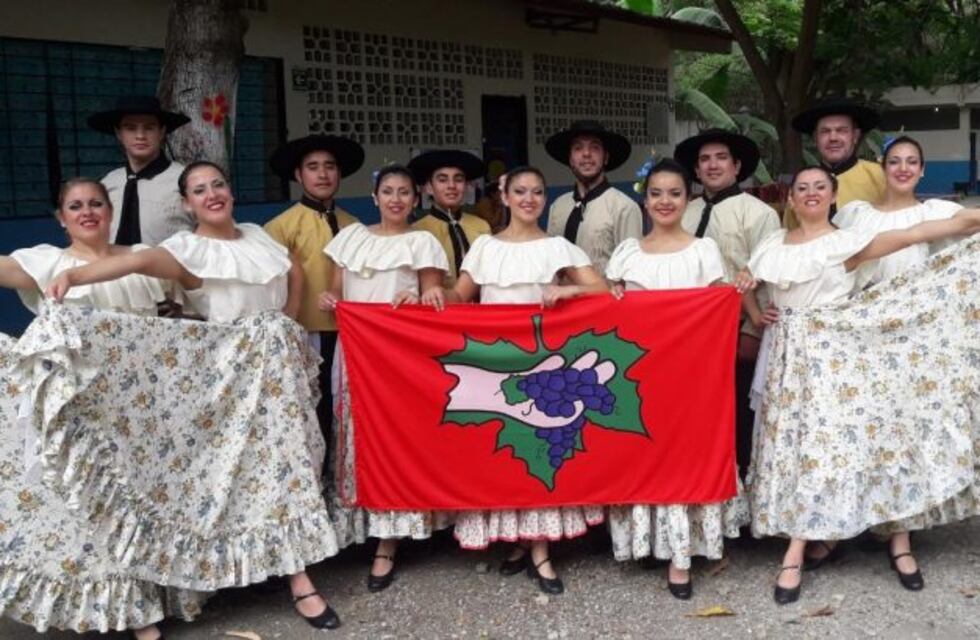 Danza: la Academia Sol de mi Tierra brilló en Ecuador