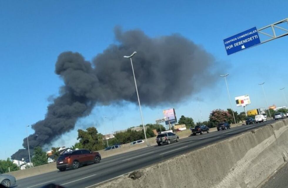 Explosión e incendio en una fábrica de Munro: 30 trabajadores fueron evacuados