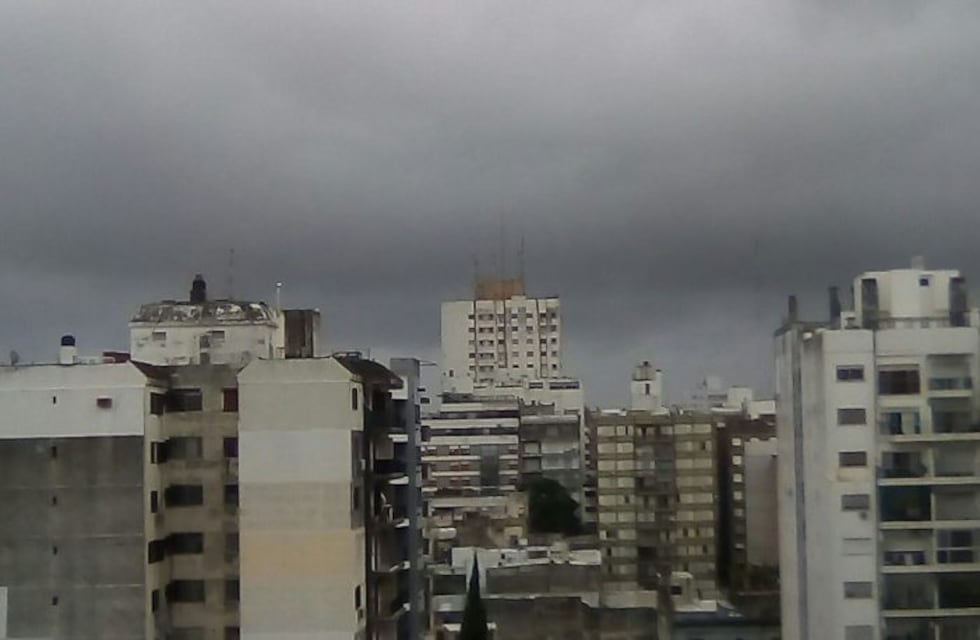 Sigue fresco y no descartan lluvias intensas sobre Rosario para este domingo