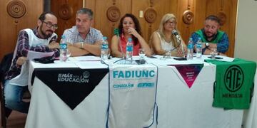 Conferencia de prensa en el lanzamiento del Frente de Unidad Estatal\u002E