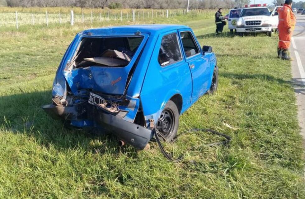 Dos motociclistas fallecieron al chocar con un auto