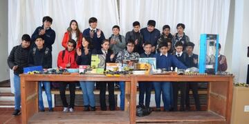 La escuela técnica secundaria recibió impresora 3d y herramientas