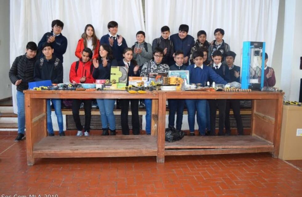 La escuela técnica secundaria recibió impresora 3d y herramientas
