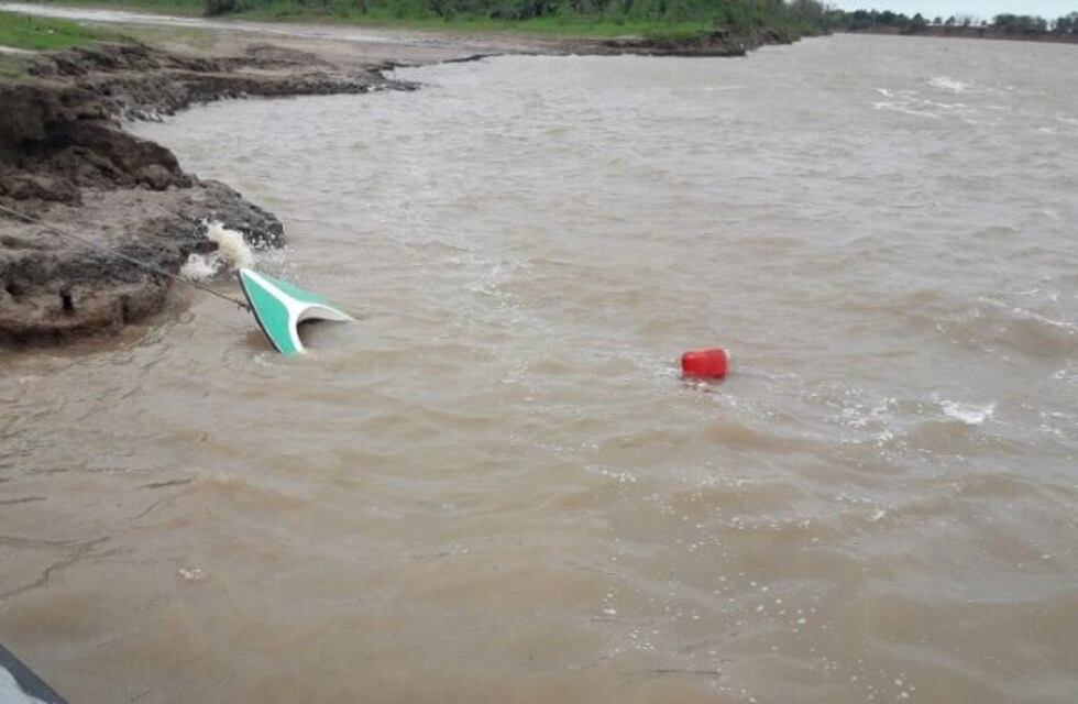 Se les hundió la embarcación por el temporal y tuvieron que ser rescatados