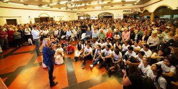 Lanzamiento de María Eugenia Safrán en Apóstoles\u002E (MisionesOnline)