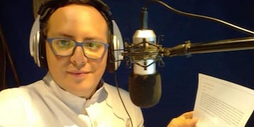 Profesor brinda clases por la radio (Facebook Maximiliano Santillán)