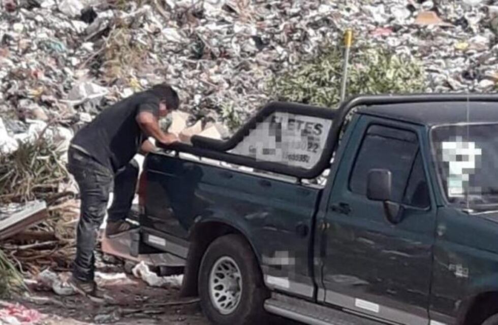 Macabro: denuncian que arrojan ataúdes con cadáveres en el basural de Pergamino