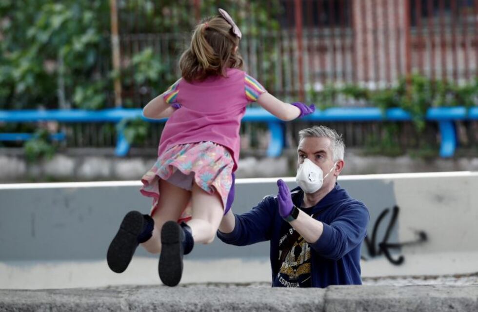 Millones de niños salieron a la calle en España en una nueva etapa de la lucha contra el coronavirus