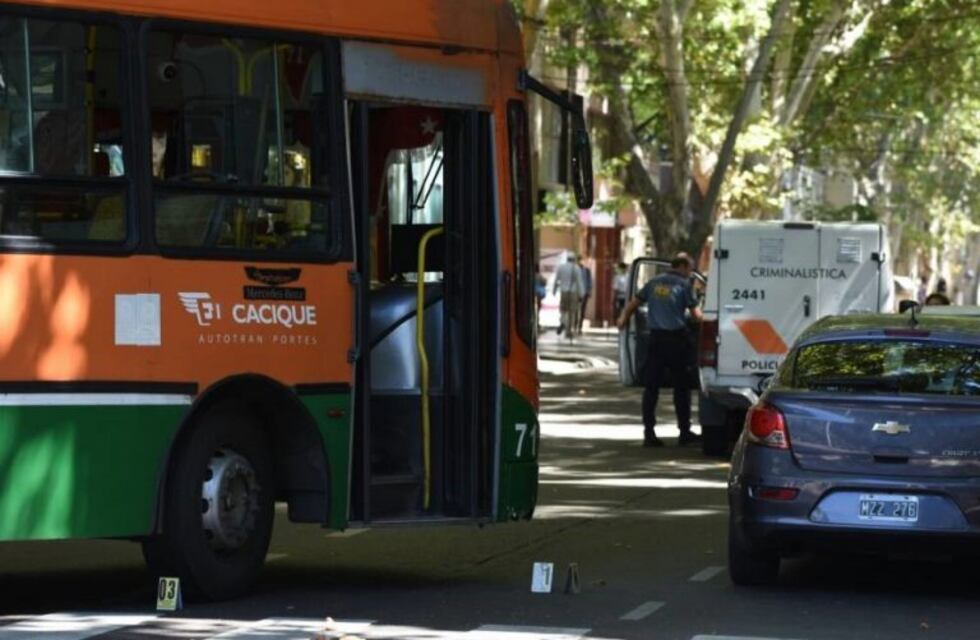 Un hombre está grave tras ser atropellado por un micro en el centro