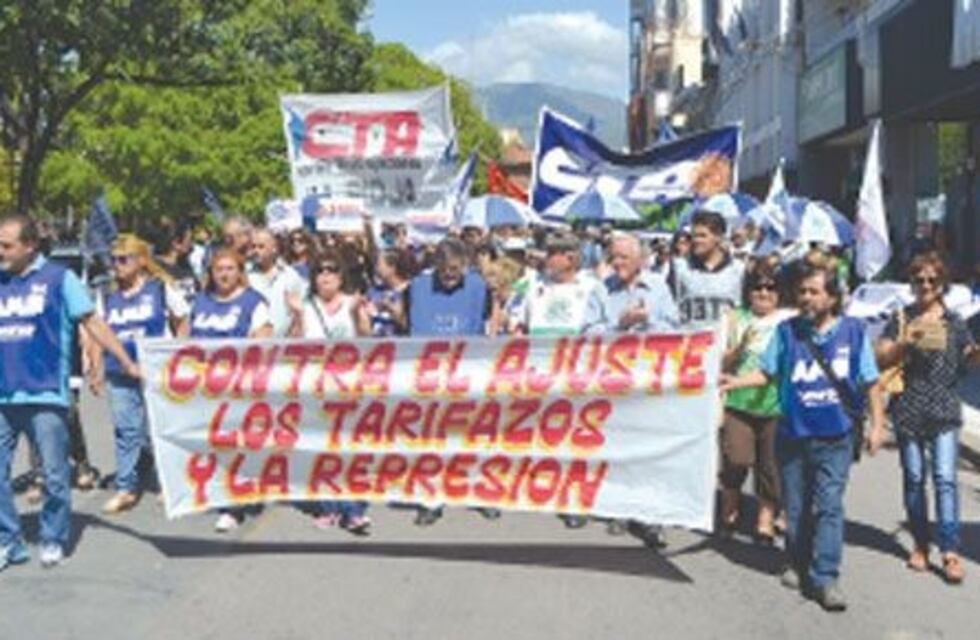 Contra el tarifazo convocan marcha con antorchas