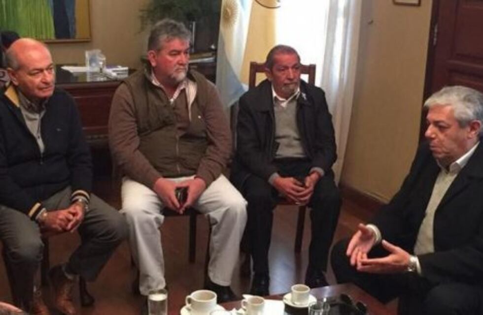 Reunión entre el sector empresario, el de transporte y el de comercio