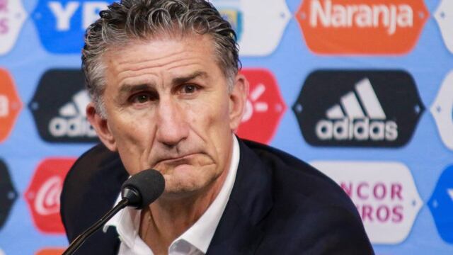 ARCHIVO - Edgardo Bauza brinda una conferencia de prensa el 11/11/2016 en Belo Horizonte, Brasil. El entrenador del seleccionado argentino de fu00fatbol fue destituido el 10/04/2017 del cargo, confirmu00f3 el presidente de la Asociaciu00f3n del Fu00fatbol Argentino (AFA)