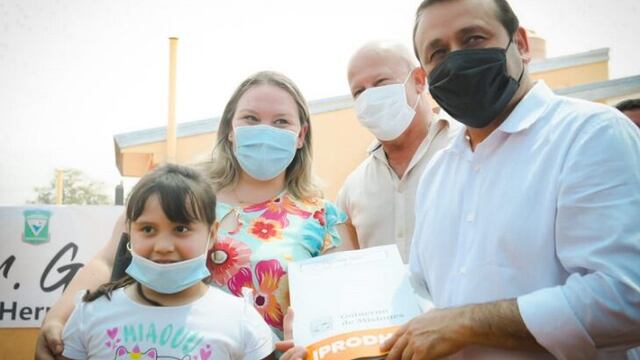 Herrera Ahuad inauguró viviendas en Puerto Iguazú y adelantó nuevas obras para la ciudad