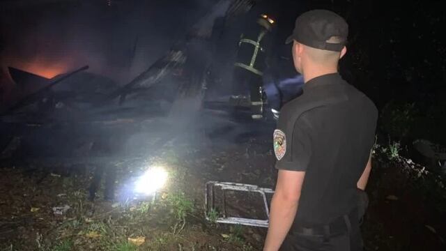 Incendio consumió gran parte de una vivienda en Oberá.