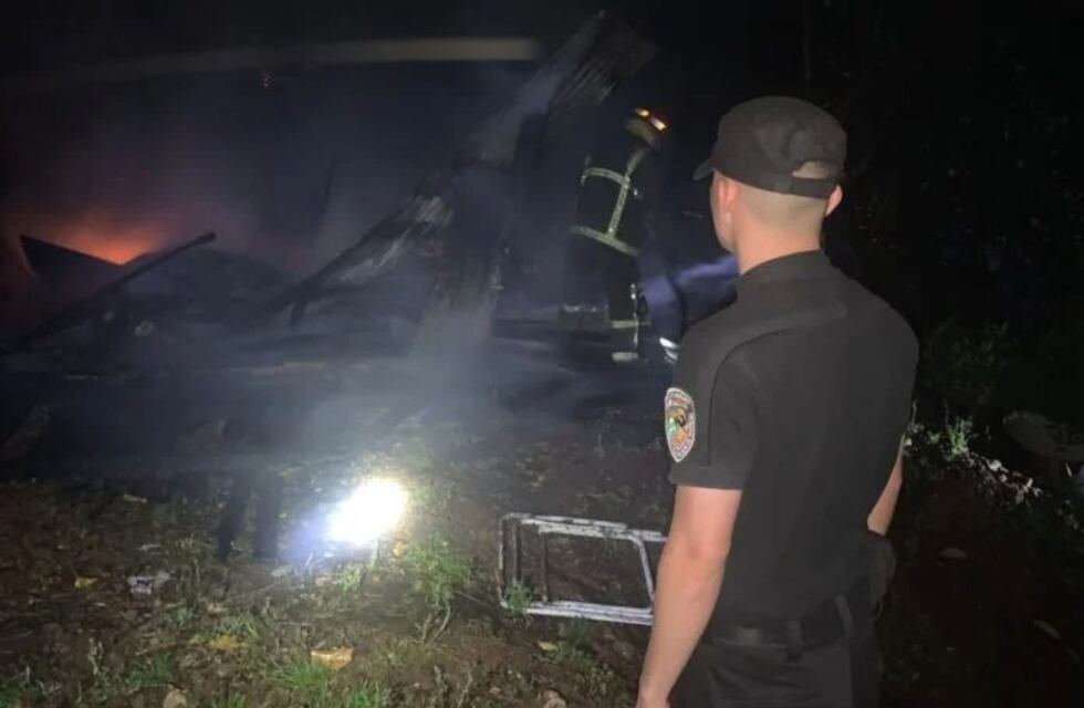 Incendio consumió gran parte de una vivienda en Oberá