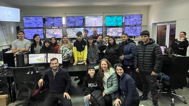 Visita de alumnos al Centro de Monitoreo con el concejal Ceferino Mondino