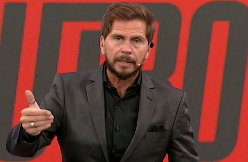 Se terminó el mito y el “Pollo” Vignolo mostró que tiene en su manó izquierda al aire