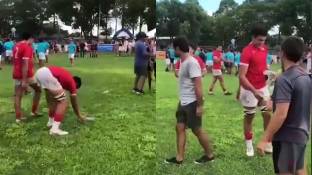 El equipo de rugby se quedó tras el final del partido para recoger la basura.