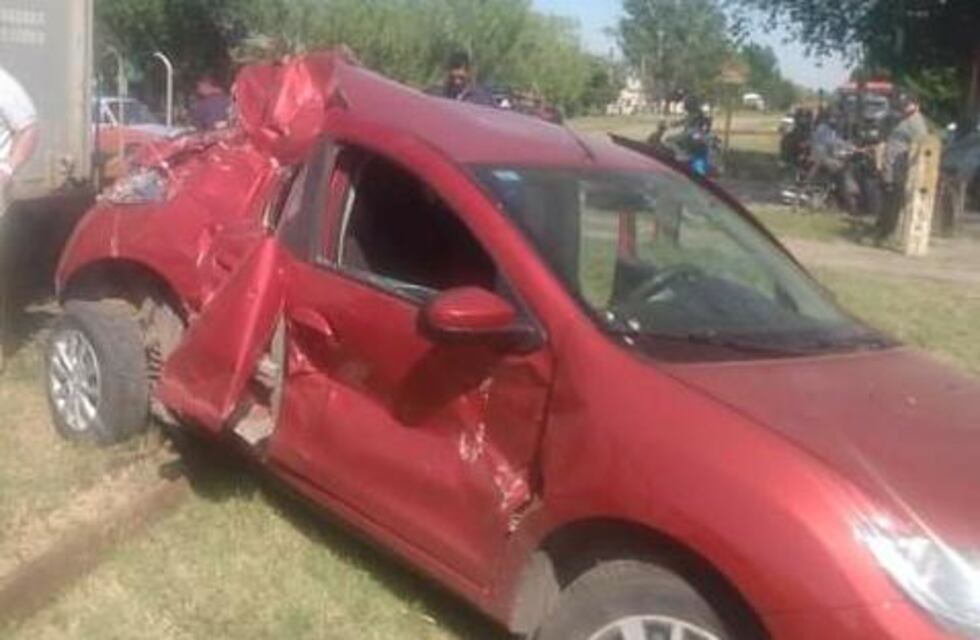 La formación del tren Belgrano choco un vehículo