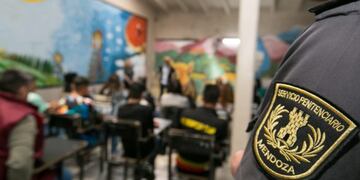 Capacitarán en oficios textiles a los internos de las cárceles de Mendoza para promover el emprendedorismo.