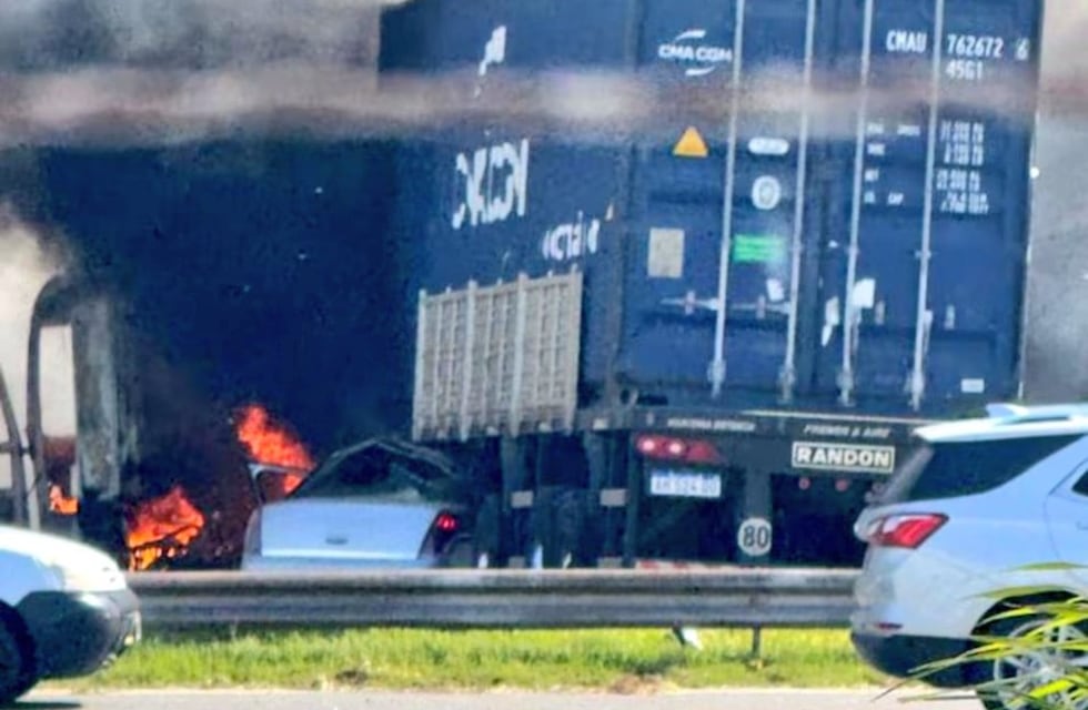 El video de la tragedia en la Panamericana: choque múltiple, incendio y al menos tres muertos