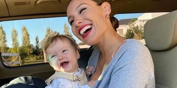 Pampita con su hija Ana