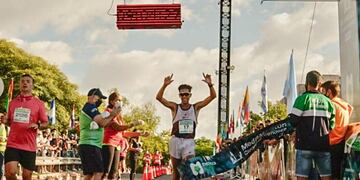 Antonio Poblete llegó primero en la Media Maratón de Mendoza.