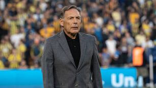El entrenador de 67 años todavía no pudo cantar victoria en el torneo de Primera División.