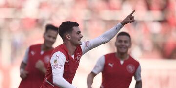 Alan Soñora marcó un golazo de tiro libre para Independiente.