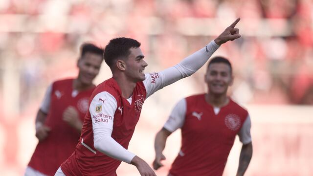 Alan Soñora marcó un golazo de tiro libre para Independiente.
