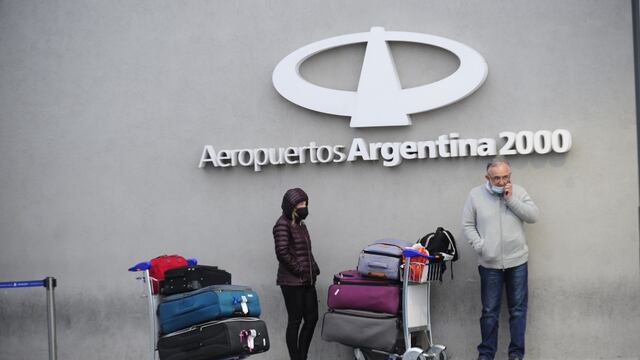 El Gobierno nacional dispuso el ingreso de hasta 600 argentinos por día al país, como parte de las nuevas restricciones para frenar la circulación del COVID-19.