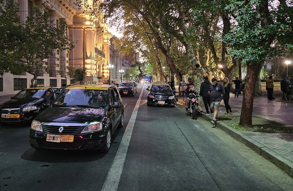 Déjà vu del horror: el paro de taxis en Rosario continúa tras otro asesinato calcado