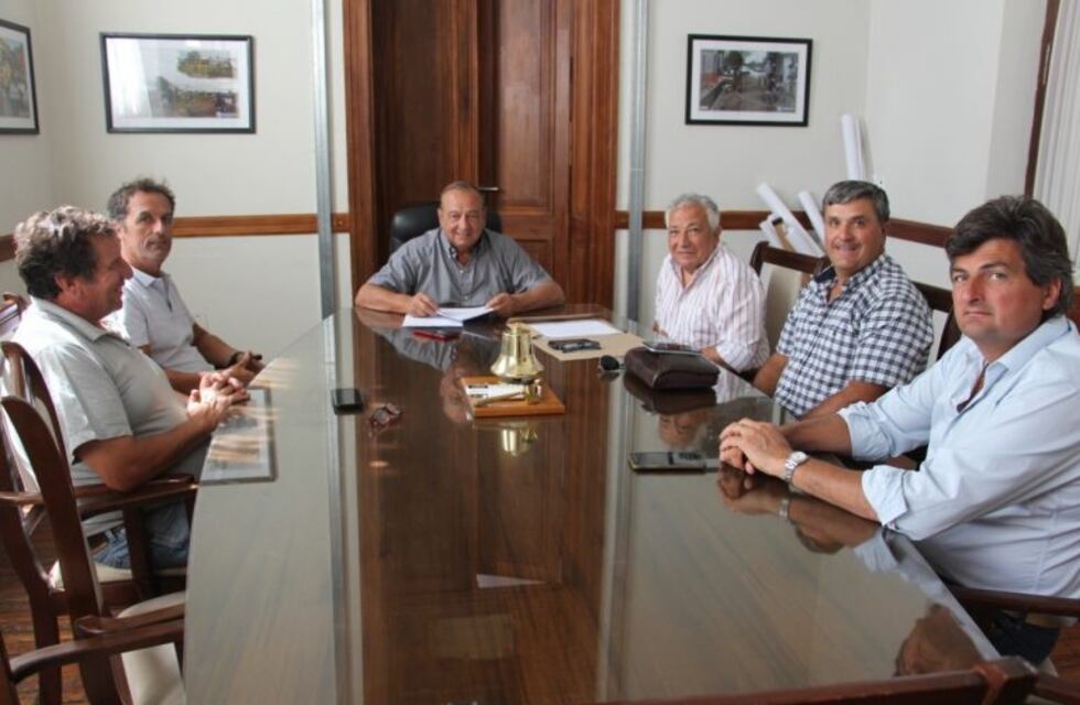 Carlos Sánchez recibió en su despacho al presidente de la Sociedad Rural local