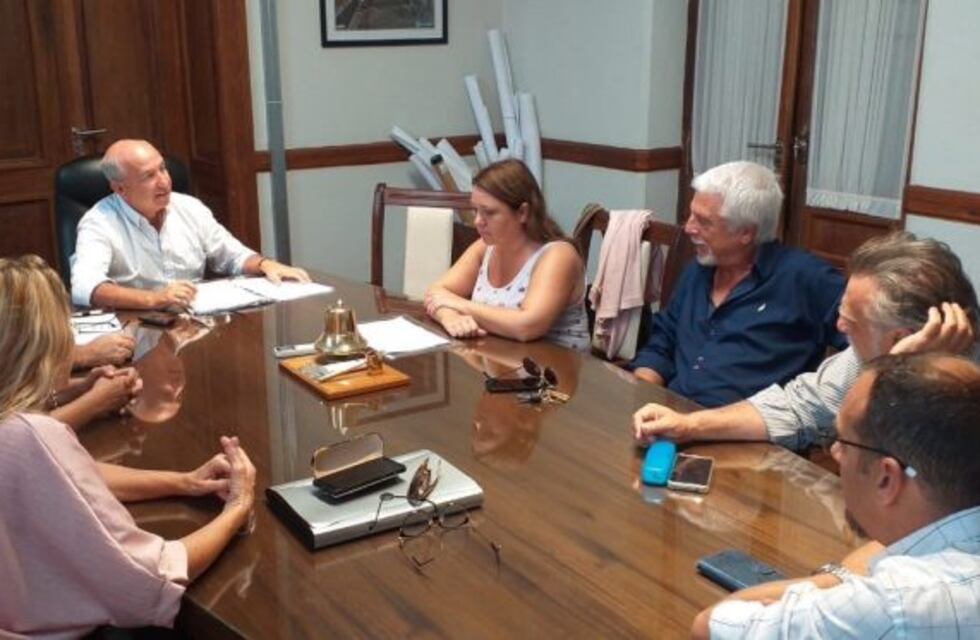 Integrantes del Consejo Escolar se reunieron con Hugo Fernández