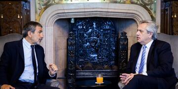 El presidente Alberto Fernández con el ministro de Ciencia y Tecnología, Roberto Salvarezza\u002E (crédito: presidencia)