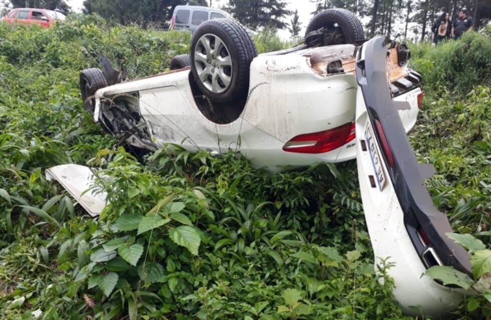 Vuelco en Irigoyen sin consecuencias tras el choque entre dos vehículos