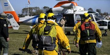 Brigadistas de la Policía Federal Argentina (PFA) fueron enviados para potenciar el trabajo al otro lado del Paraná\u002E (@pablojavkin)