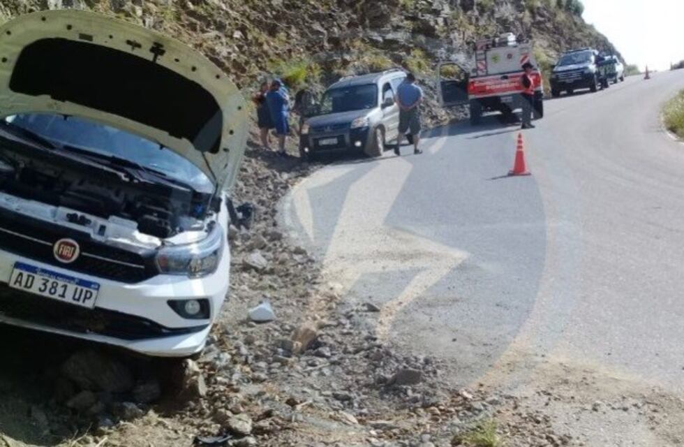Un auto con turistas chocó contra un paredón en las sierras puntanas