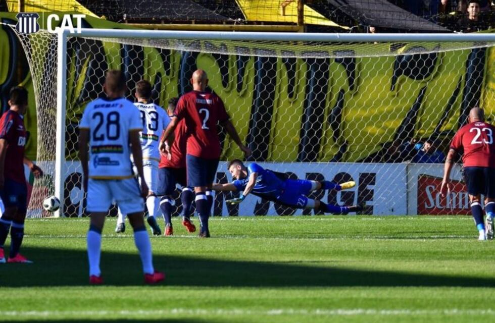 Herrera por dos: del error en el segundo gol a convertir un penal