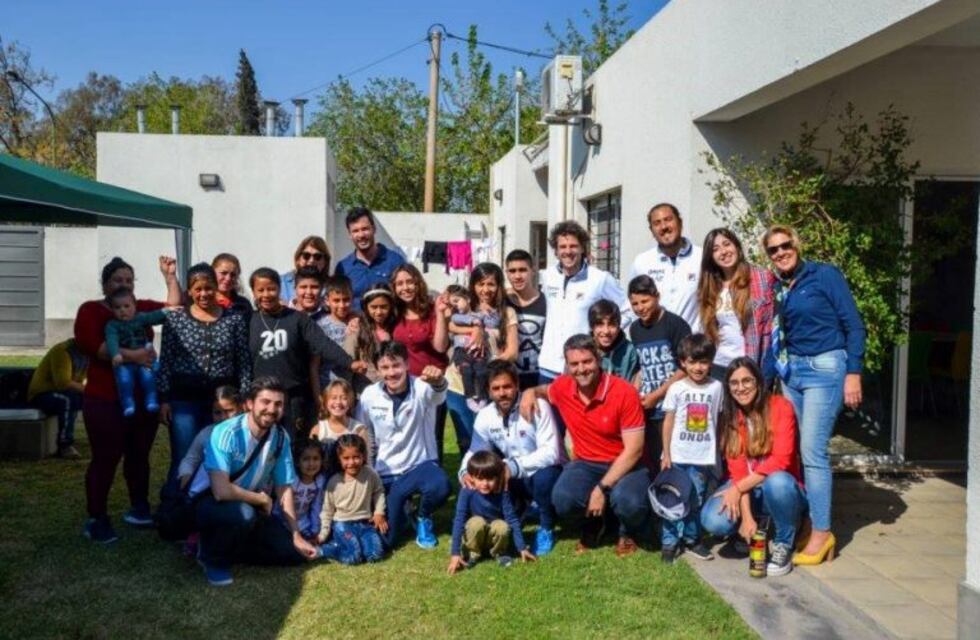 Capitanes solidarios: Coria, Cañas y Gaudio visitaron la Casa Sahni