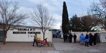 Escuela n° 77 \