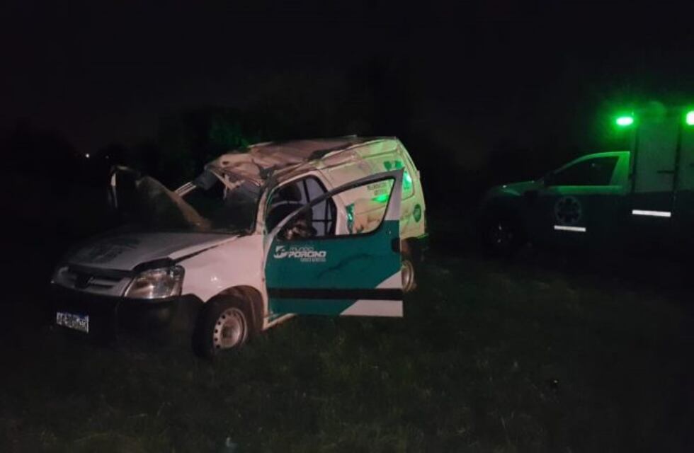 Cruce Altos Fierro: se le reventó un neumático y tumbó reiteradas veces