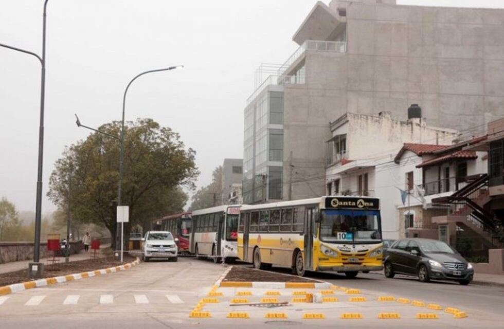 Multas a los vehículos que invadan los carriles del Metrobús