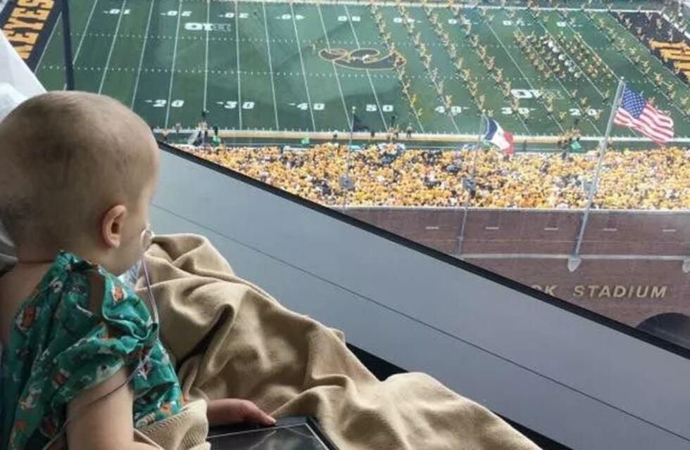 Su estadio está ubicado frente a un hospital pediátrico y en cada partido saludan a los pacientes